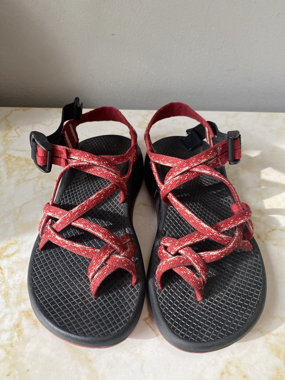 Chaco Red White Toe Loop Strappy Sandals Vibram Soles Womens 6